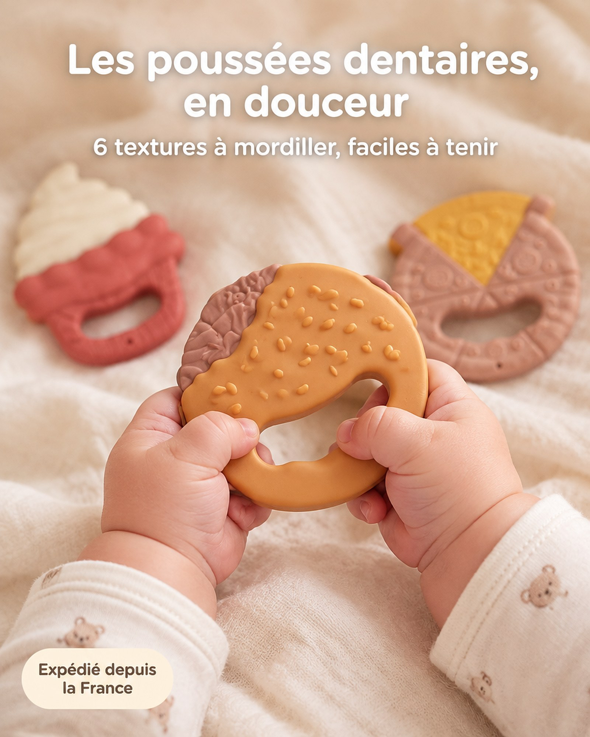 Bébé tenant un anneau de dentition burger en silicone souple